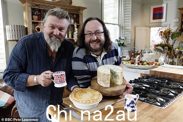 Si 和 Dave 在 Hairy Bikers 的 2011 年英国最佳节目中。朋友们喜欢馅饼,Dave 说他想在守灵时享用馅饼和薯条