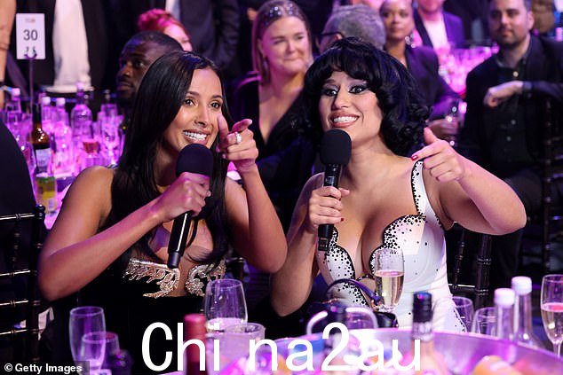 在两人多年的友谊之后,主持人 Maya Jama 也在 Raye 的胜利中流下了眼泪