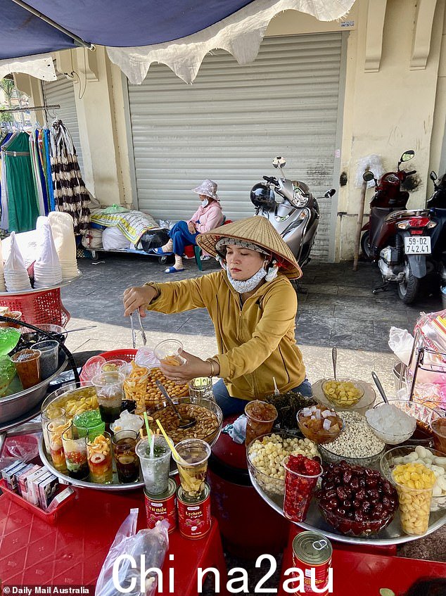 越南最好的事情之一就是便宜又美味的街头小吃。越南使用越南盾和澳大利亚人每天只需 50 澳元即可廉价使用的货币
