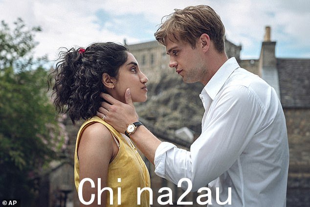 Netflix 的一日 Ambika Mod 和 Leo Woodall