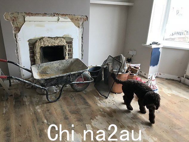 辛迪和丹尼客厅楼下