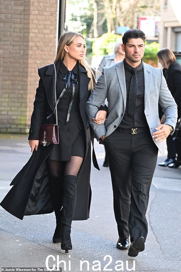 Georgia Harrison 和 Anton Danyluk 今天挽着手前往切姆斯福德刑事法庭