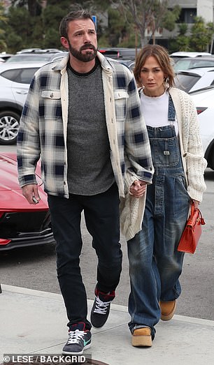 整体搭配一双 Timbaland 靴子