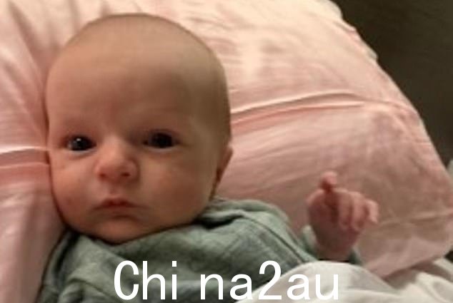 一名名叫卢卡斯的男婴被紧急送往医院抢救后死亡