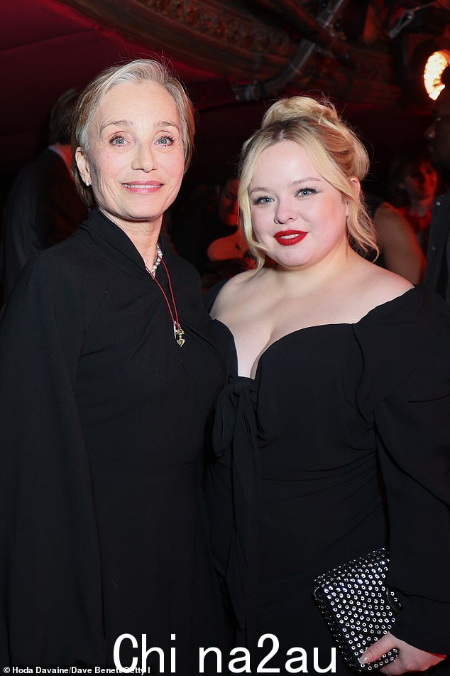 Dame Kristin Scott Thomas,63 岁,也出席了与 Nicola 合影的活动