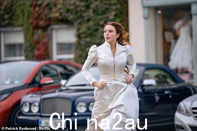 这位 37 岁的女演员整个月都在宣传她的新浪漫喜剧《爱尔兰愿望》