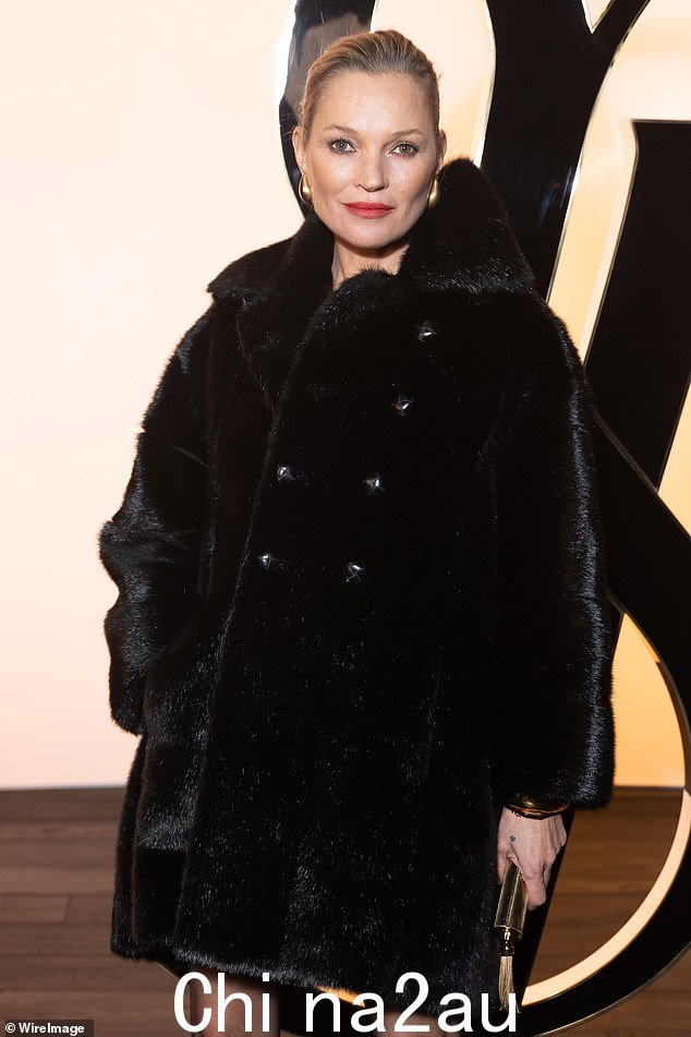 当 Kate Moss(如图)大张旗鼓地推出她的“健康”品牌 Cosmoss 时,她声称它将“打开一扇通向“平衡、恢复和爱”的大门”