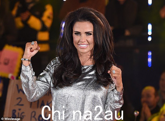 凯蒂·普莱斯 (Katie Price) 在 2015 年第 15 季节目中令人震惊地迟到了名人老大哥之家