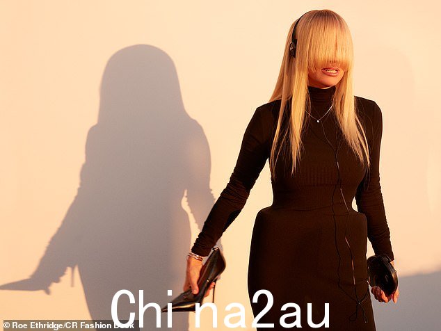 Pamela 造型的钝刘海造型