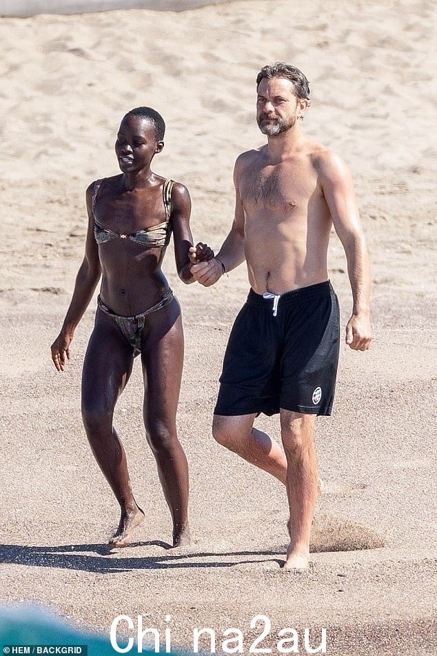 露皮塔·尼永奥 (Lupita Nyong'o) 和约书亚·杰克逊 (Joshua Jackson) 据说在他们第一次引发约会谣言几个月后就变得“独特而严肃”” class=