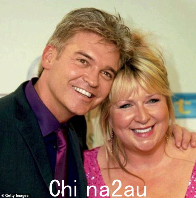 Fern 和 Phillip Schofield(2004 年合影)直到 2009 年才一起演出《This Morning》——但这对情侣已经 15 年没有说过话了