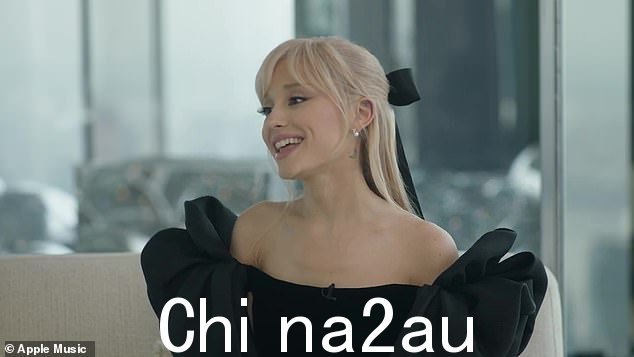 她滔滔不绝地说,在见到金·凯瑞之后,她更加爱他了。