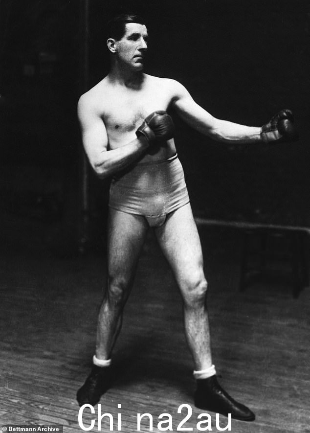 James J Corbett 在出演好莱坞电影之前是一名拳击手