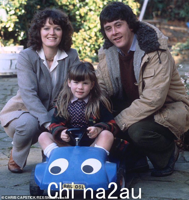 凯特是已故喜剧演员理查德·贝金赛尔的女儿(1978 年与她的父母理查德和朱迪合影)
