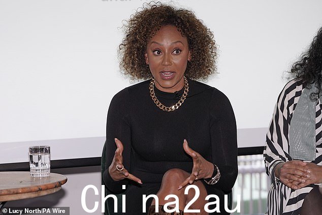 梅尔承认:“以前,这就像“好吧,可怕”,现在当我在阿尔迪或塞恩斯伯里时,我会看到女人流着泪向我讲述她们的故事。” class=