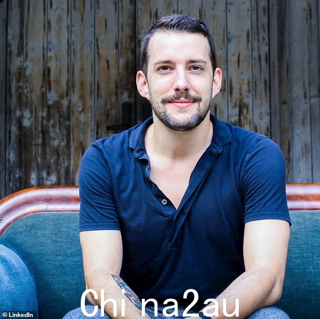 Koss 曾担任佛蒙特州多塞特戏剧节的创意总监,通过威廉姆斯的工作认识他多年,并将他视为朋友