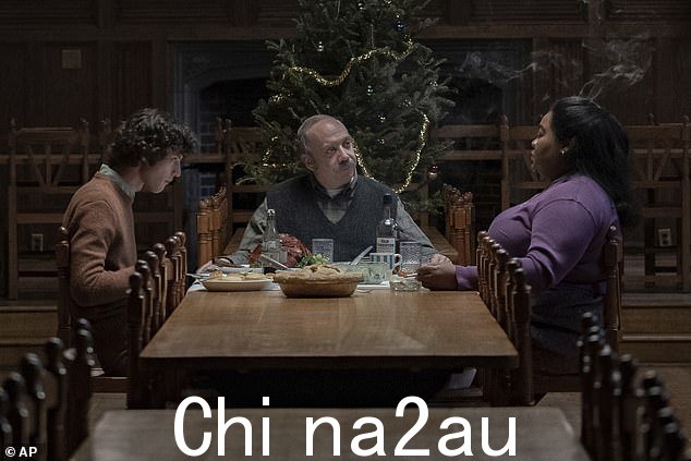 The Holdovers 主演(从左至右)Dominic Sessa、Paul Giamatti 和 Da'Vine Joy Randolph