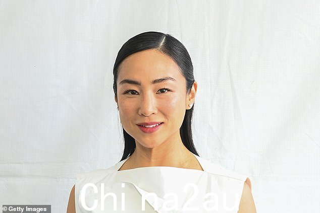 Greta Lee,41 岁(如图),出演电影《前世今生》,是护肤品牌 Glossier 的忠实拥护者