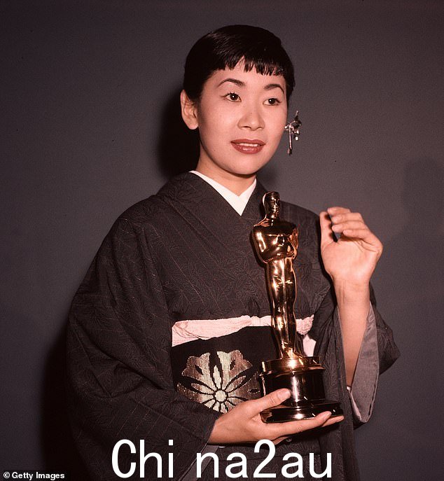 Myoshi Umeki 是第一位因在 1957 年电影《再见》中的表演而获得表演奖的亚洲女演员
