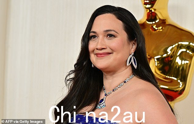 当她摆出一场风暴时,星星看起来容光焕发