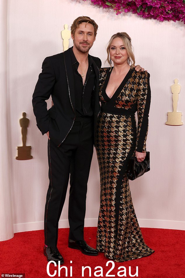Ryan 与他的妹妹 Mandi Gosling 一起走红地毯