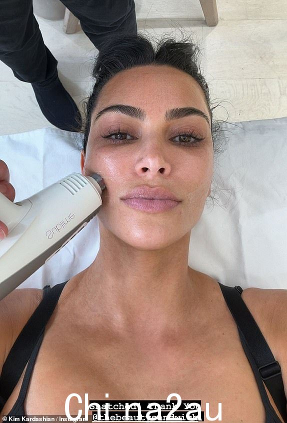 Kim Kardashian Instagram 做面部护理