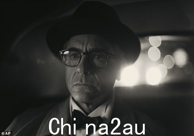 小唐尼,58 岁,在《奥本海默》中扮演刘易斯·施特劳斯(如图),尽管主持人吉米·金梅尔早些时候对他吸毒问题进行了尴尬的调侃,但他很高兴走上舞台
