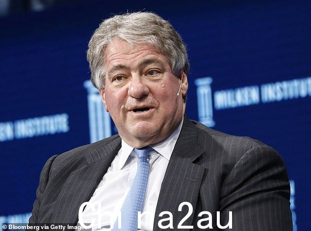 几天之内,阿波罗全球管理公司 (Apollo Global Management) 的莱昂·布莱克 (Leon Black) 也进行了他的首次出售,在他的股权公司 34 年后损失了 1.728 亿美元