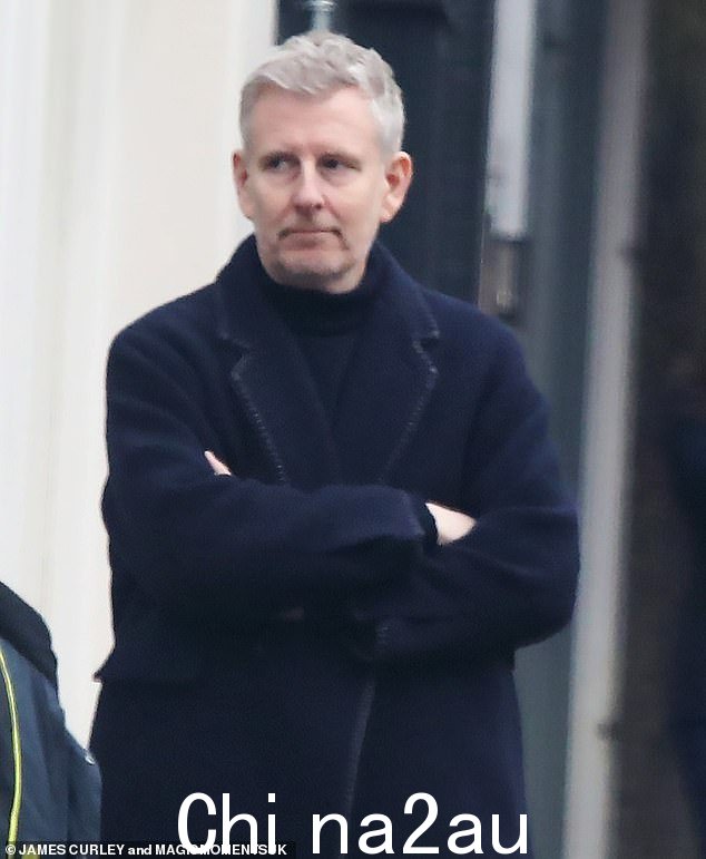 Cat 的丈夫帕特里克·基尔蒂 (Patrick Kielty) 在伦敦被发现,而他的妻子则首次主持节目