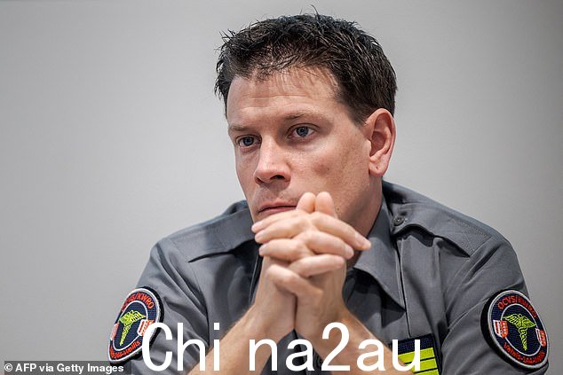 瓦莱州救援组织主任 Fredy-Michel Roten 于 2024 年 3 月 11 日在瑞士锡永出席新闻发布会