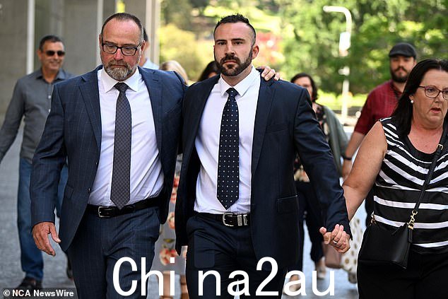 普利亚的兄弟詹姆斯(如图)周二在法庭宣判时严厉斥责他,称他不再有权“称弗兰克和洛里斯为你的父母”