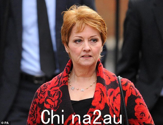 安妮·戴蒙德 (Anne Diamond) 公开了她的小儿子在婴儿床上惨死的消息