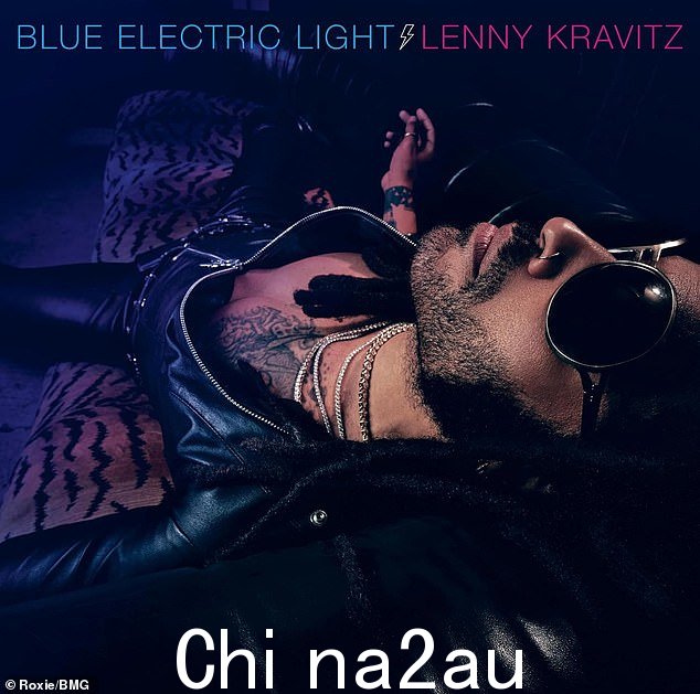 U2 的 Bono 和 The Edge 帮助 Kravitz 选择 TK421 作为他 5 月 24 日发行的第 12 张录音室专辑《Blue Electric Light》的主打单曲