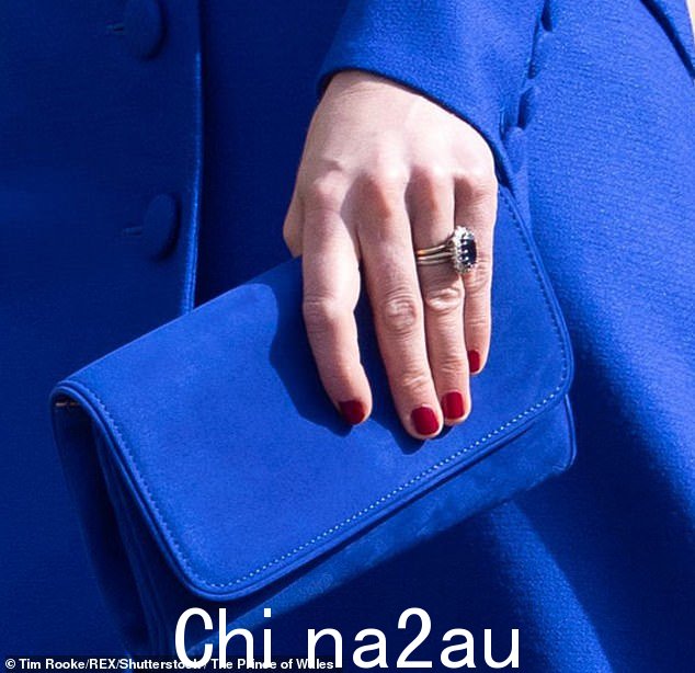 凯特通常戴着她的结婚戒指和订婚戒指,这些戒指以前属于戴安娜王妃