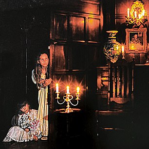 7 岁的卡拉和妹妹 Kirsty 在奇尔斯顿公园,1986 年