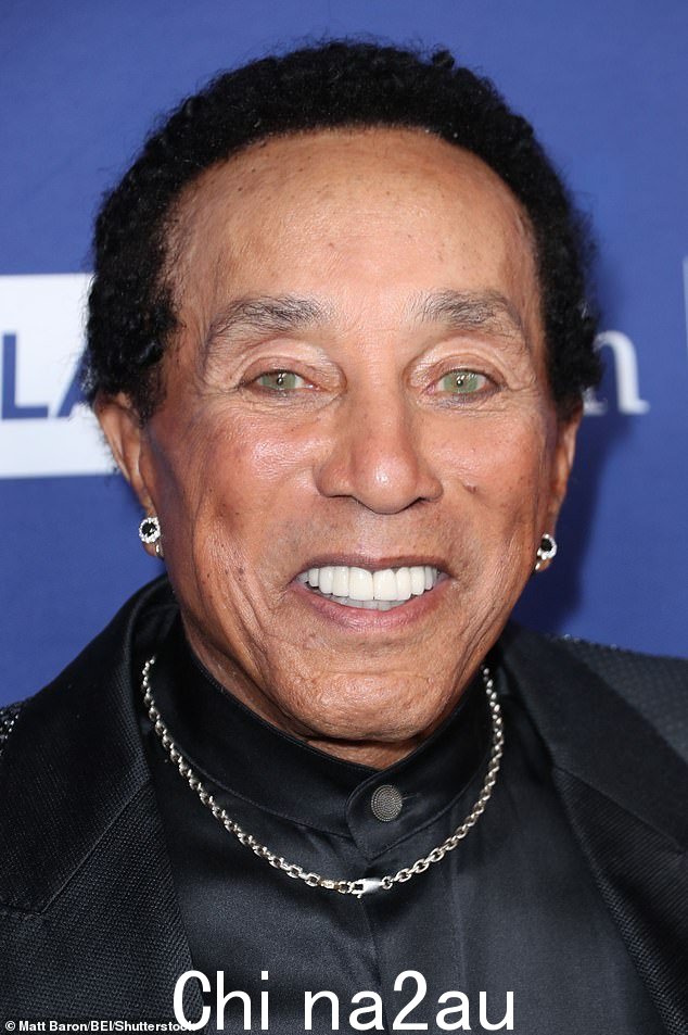 R&B 偶像 Smokey Robinson 引发了谣言,称他可能会出现在 6 月的英国格拉斯顿伯里音乐节