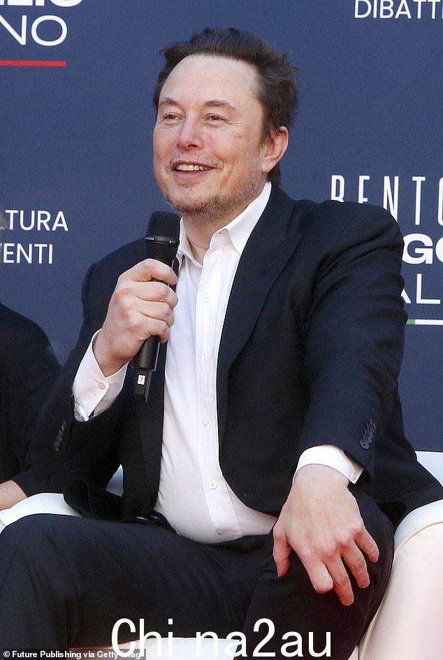 埃隆·马斯克现在正在资助她针对迪士尼和卢卡斯影业提起的歧视和不当解雇诉讼; 12 月在罗马看到