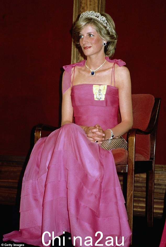 一位王室专家声称戴安娜王妃(如图所示,1983 年)会坚持要求兄弟俩放下不和,以她的名义颁发该奖项