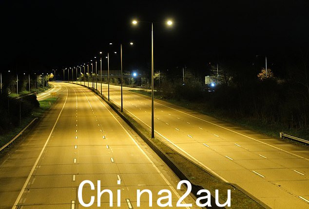 周末关闭五英里路段后,今晚可以看到一条空的 M25