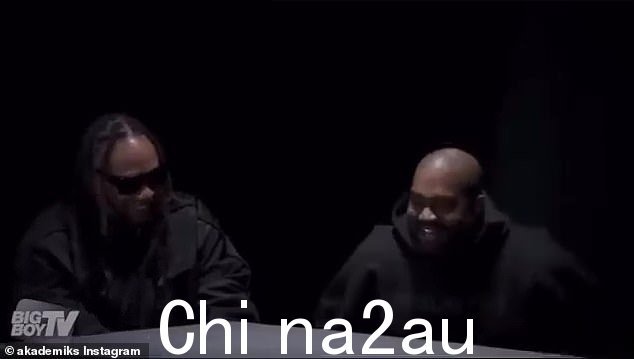 Kanye 也插话道,将“烟雾和灯光”描述为他们演出的“开场白”。 '这只是一种让人们获得不同体验的方式'