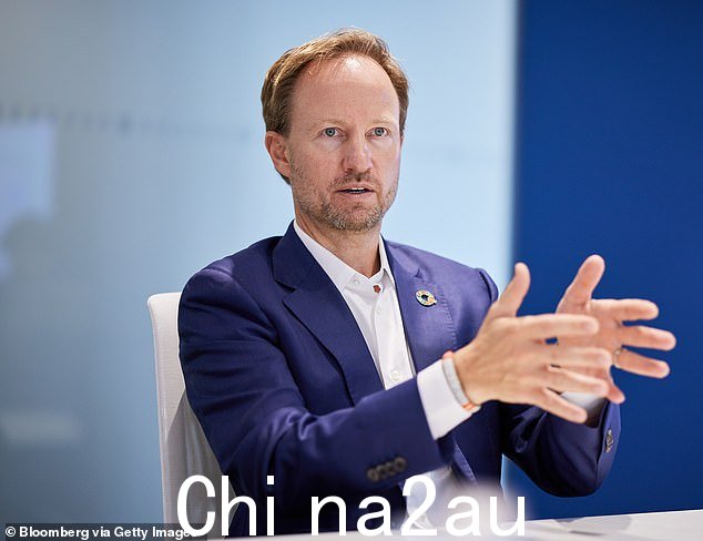 Sinding 与他的美国妻子和两个孩子住在苏黎世黄金海岸