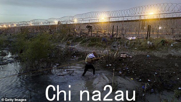根据 CBP 的数据,去年共有 2,045,838 人非法越过南部边境进入美国