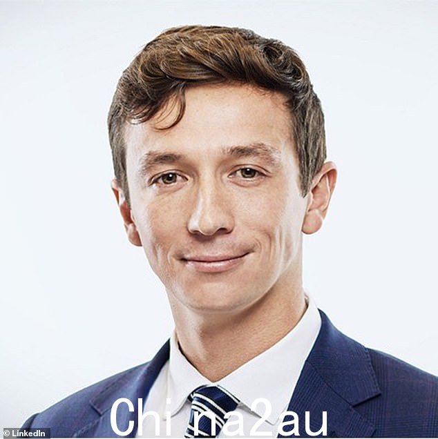Mr East 在哈佛法学院接受教育,并从新西兰移居澳大利亚从事法律职业