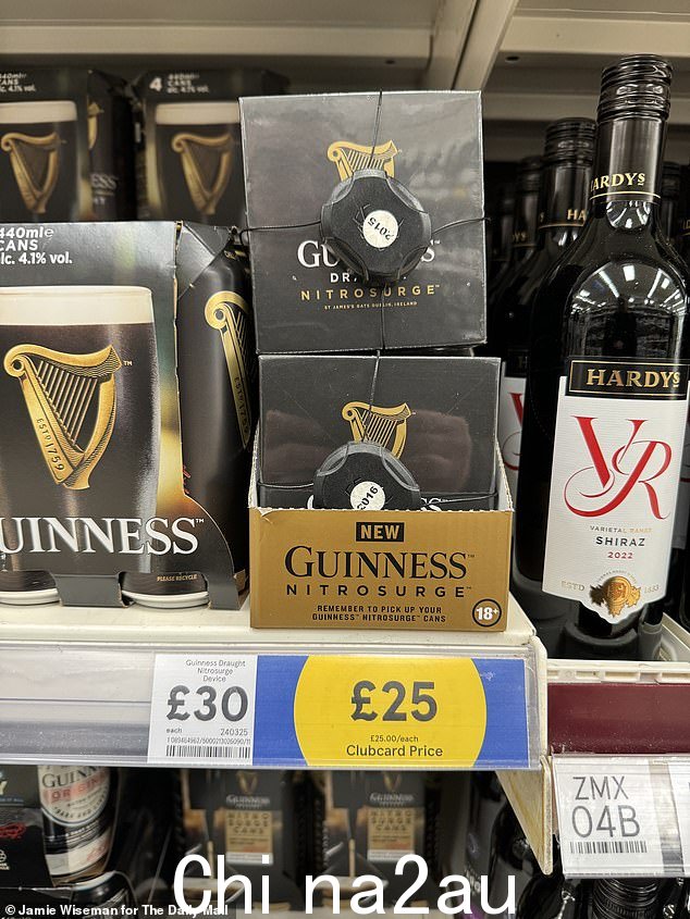 Nitrosurge 盒子已被锁在伦敦南部奥斯特利的 Tesco Extra,因为英国的入店行窃现象仍在继续