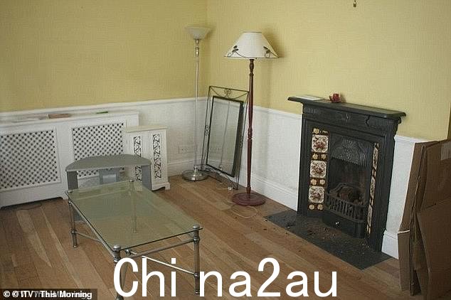 警方在搜查克劳迪娅时,拿走了她的许多个人物品