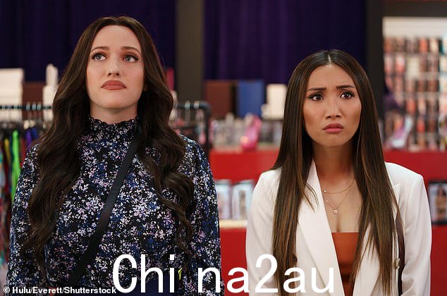 这位女演员具有喜剧天赋,并于 2012-2022 年与凯特·戴琳斯 (Kat Dennings) 一起主演了《娃娃脸》(Dollface)