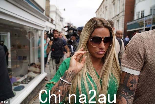 Katie Price(图于 2019 年)在其公司 Jordan Trading Ltd 破产后于 2019 年首次宣布破产