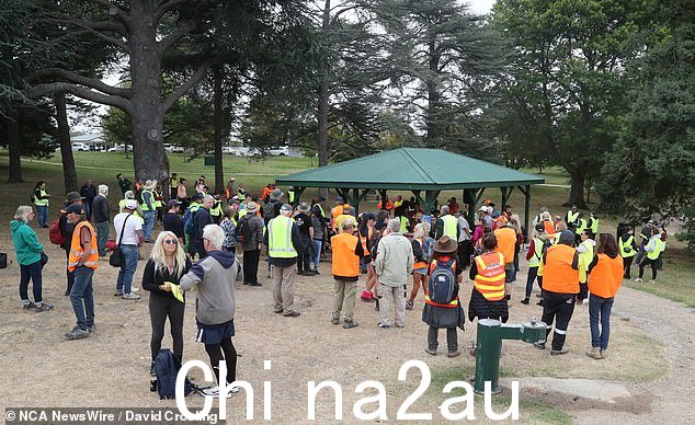 警方建议当地人(如之前的搜索所示)不要加入最新的搜索
