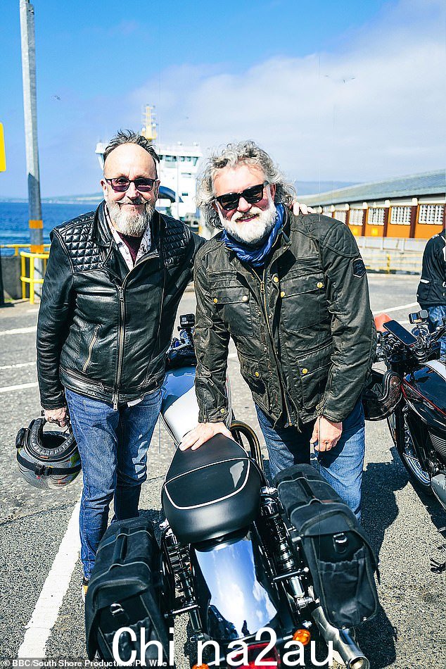戴夫·迈尔斯和西蒙·金在 The Hairy Bikers Go West 节目中,该节目正在 BBC 二台播出
