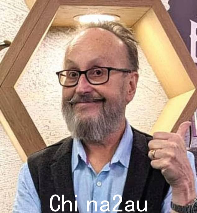 上个月底,厨师在家人和朋友陪伴下去世,同事兼一生挚友Si透露